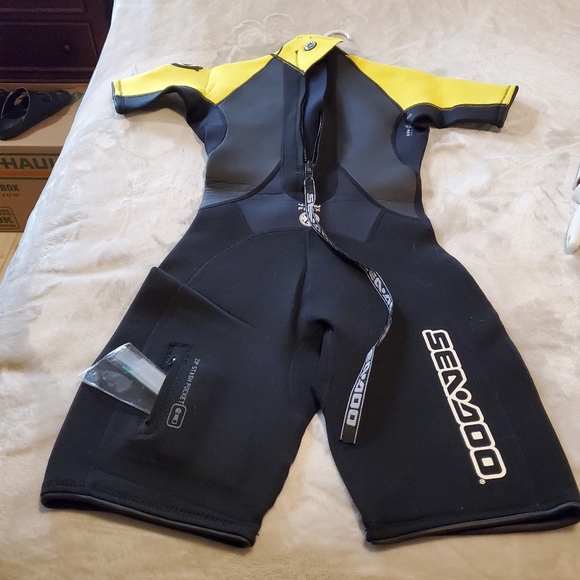 Sea Doo ladies Ultra Flex shorty wetsuit-size 7/8- like new - Picture 7 of 12